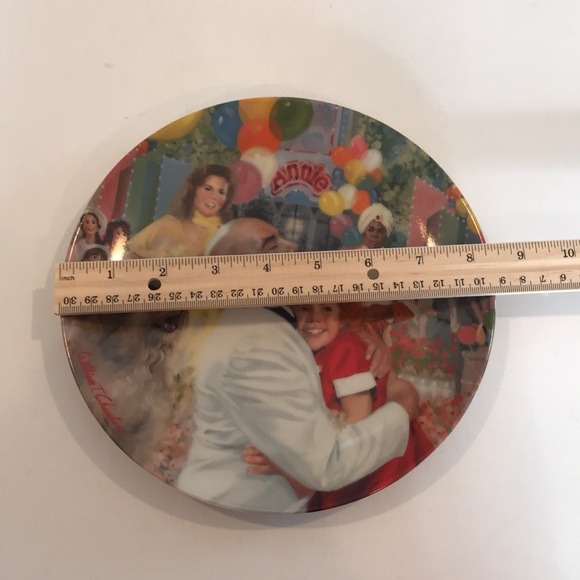 “Annie and Daddy Warbucks: The Finale” collectable plate - Picture 3 of 6